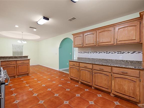 5th image of 433 Bowie St