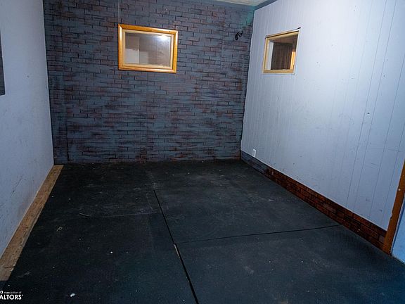 4th image of 903 S Milner St