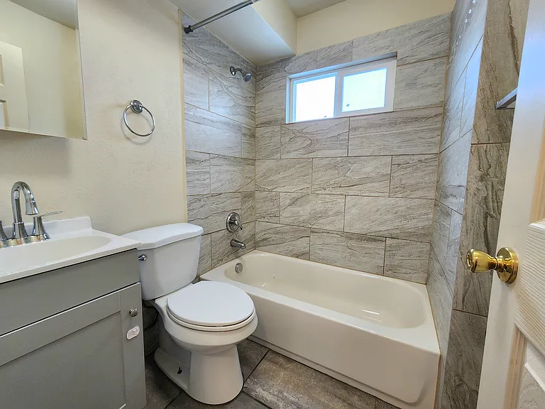 520 W 11th St #4 — Photo 6