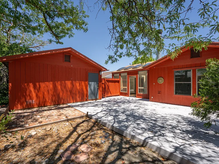 965 Beldon Way — Photo 23