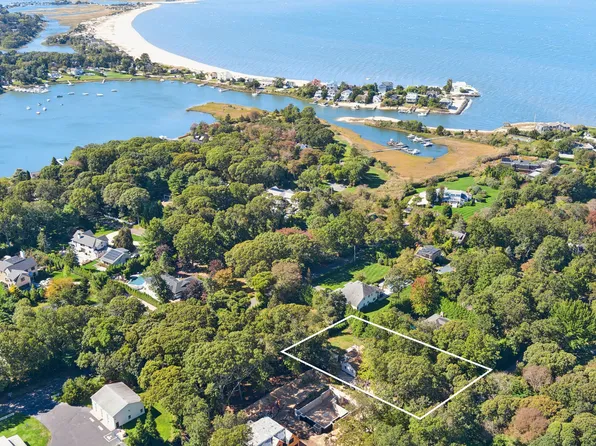 20 Peconic Bay Ave, Southampton, NY 11968