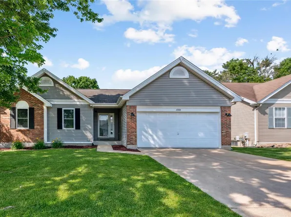 1718 Coachway Ln, Hazelwood, MO 63042