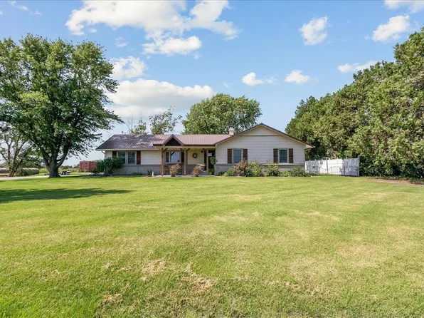 221 S Drury Rd, Wellington, KS 67152