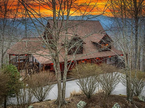 3rd image of 1150 Mountain High Dr