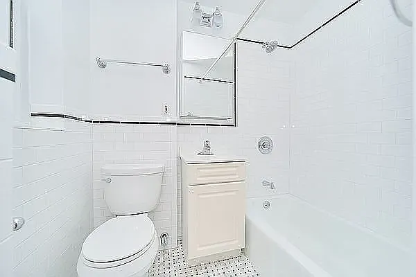 850 Amsterdam Avenue — Photo 2