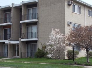 2107 177th St APT 2A, Lansing, IL 60438