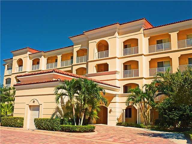 1st image of 5 Harbour Isle Dr #305