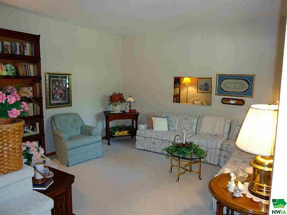 4th image of 3202 Leona Dr