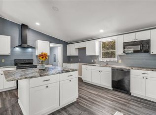 204 Walnut Path, Somerville, TX 77879