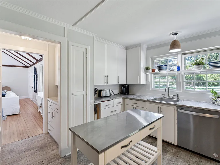 35 Sheppard St — Photo 4