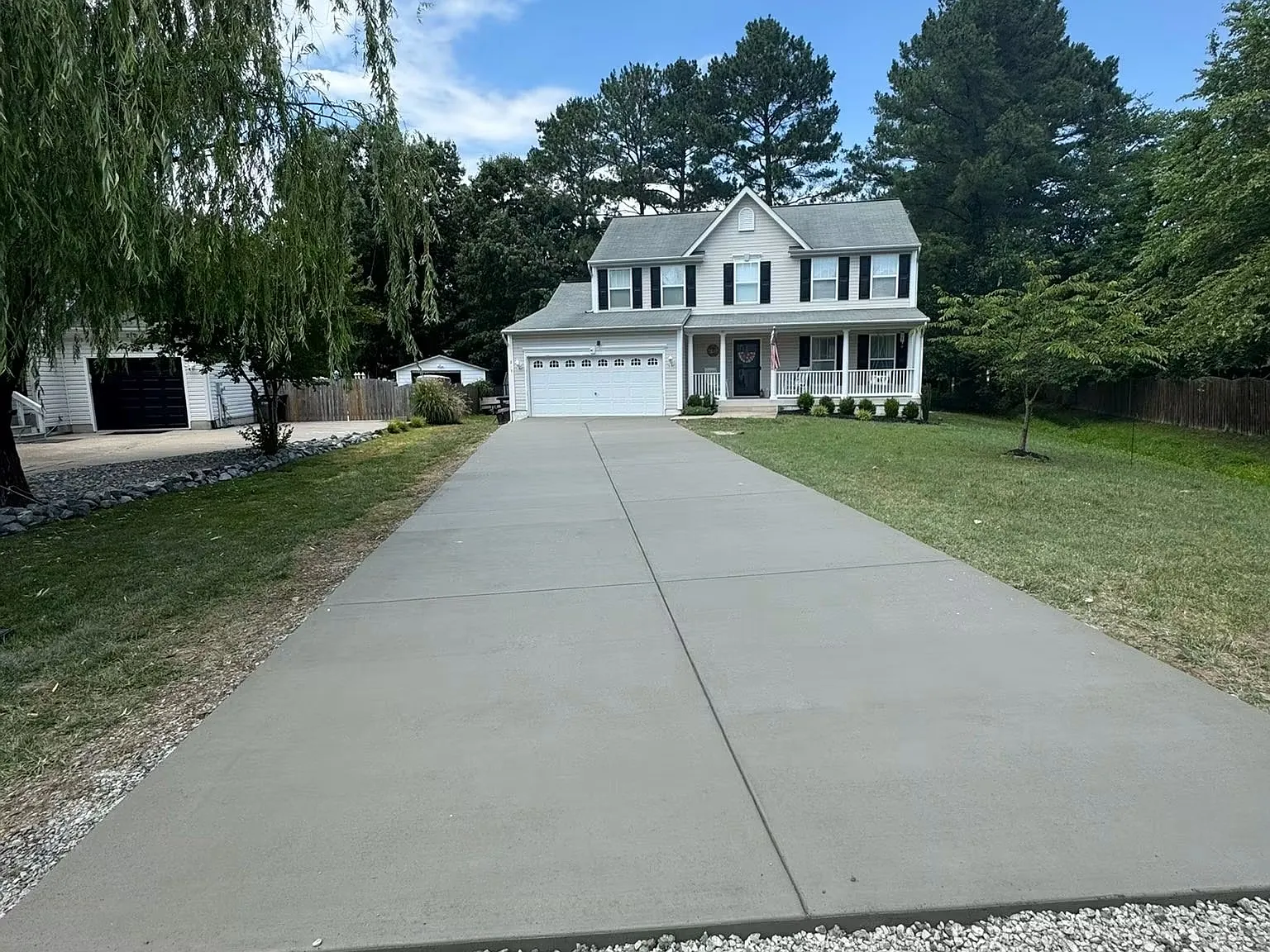 4 bed, 2.5 bath, 2488 sqft, $2,400 — Photo 2