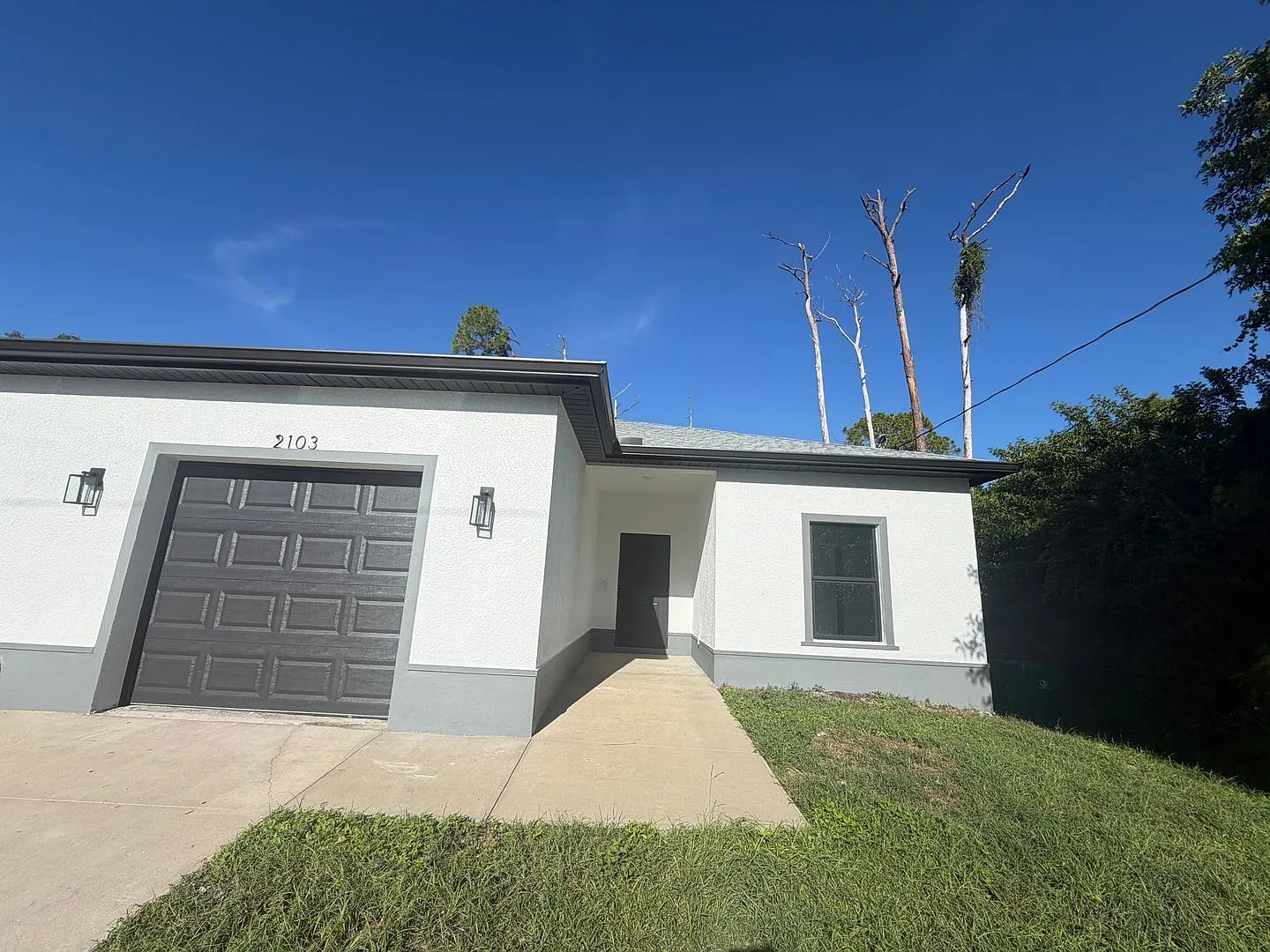 3 bed, 2.0 bath, 1237 sqft, $1,695 — Photo 1