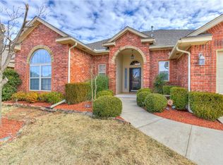 9008 Crooked Creek Ln, Moore, OK 73160