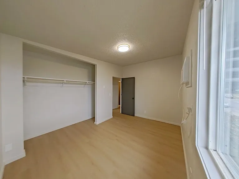 University Manor - Newly Renovated Units just a short walk from Campus! — Photo 51