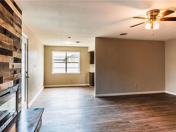 Living room to breakfast nook