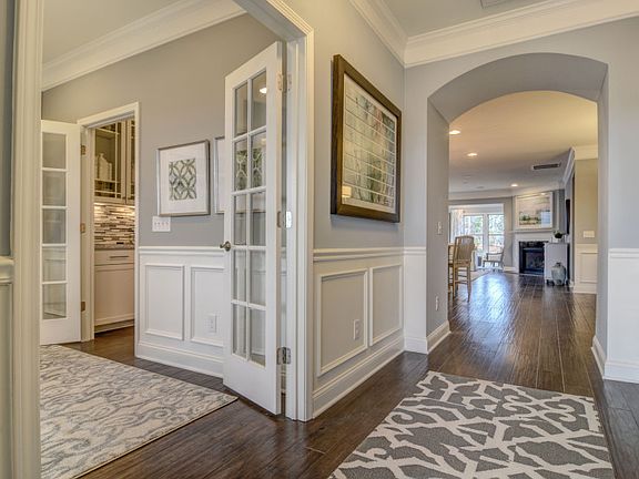 Arched Entry in Foyer. Model Representation
