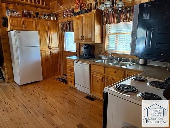 3rd image of 54 Reserve Ln