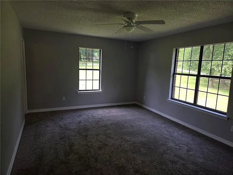 381 Norton Rd — Photo 3