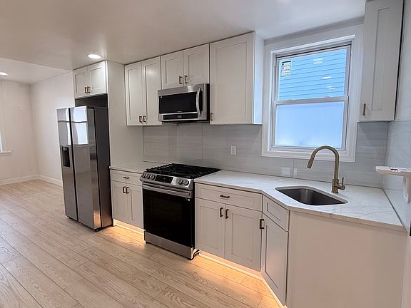 2nd image of 112 Westminster Pl Floor 1