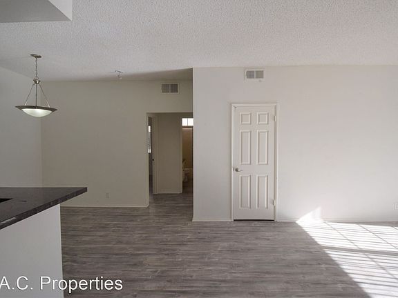3rd image of 11594 Moorpark St #6940756
