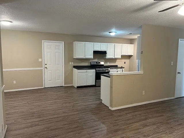 3 bed, 2.0 bath, 1226 sqft, $1,200 — Photo 3