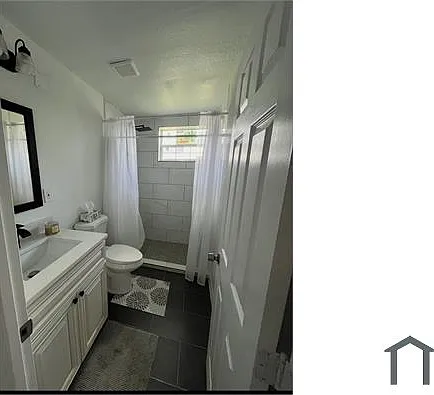 326 Hobart Ave — Photo 2