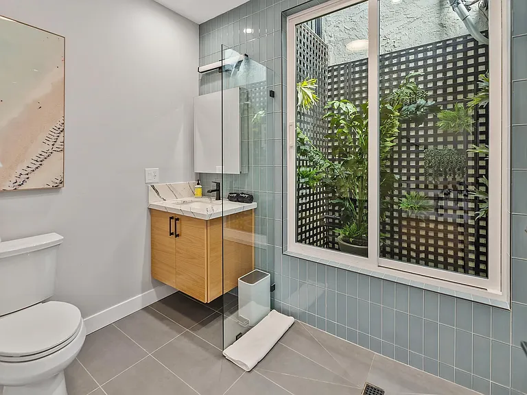 5830 Desert View Dr — Photo 13