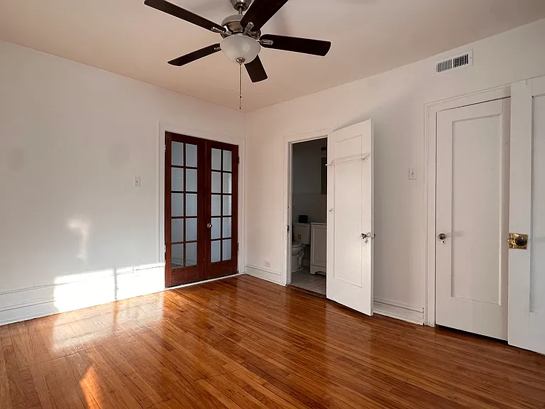 6747 S Paxton Ave #3 — Photo 8