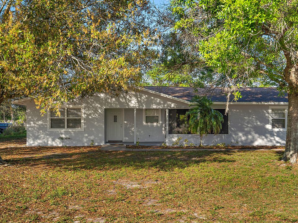 1st image of 601 SE Essex Dr