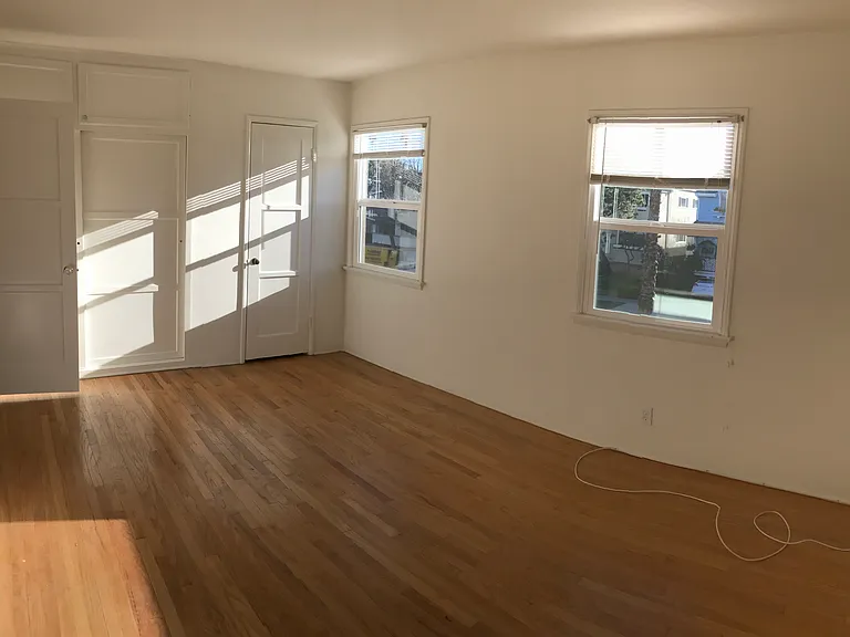 921 21st St — Photo 14
