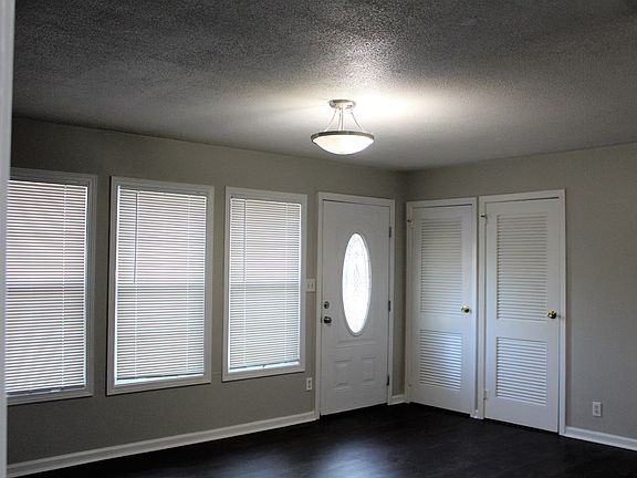 3rd image of 60 Oak Bend Dr