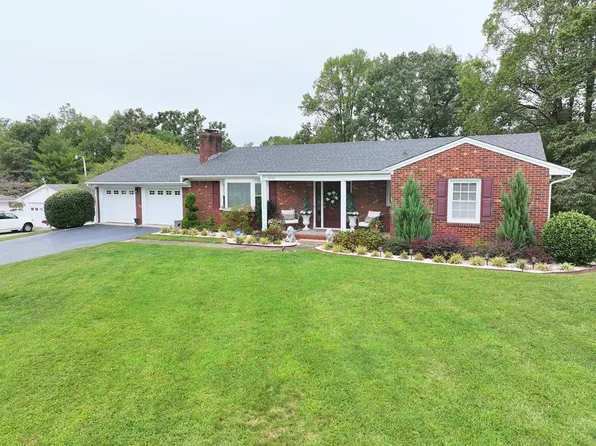 2818 Blairmont Dr, Danville, VA 24540