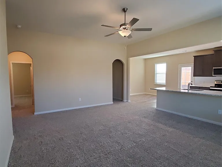 1911 Lilac Dr — Photo 5