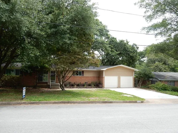 2729 Rollingwood Dr, Tyler, TX 75701