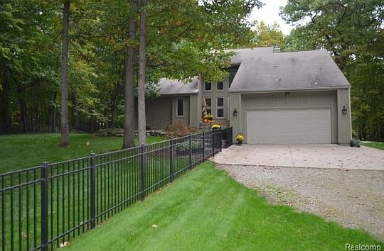 5th image of 3585 Hillandale Dr