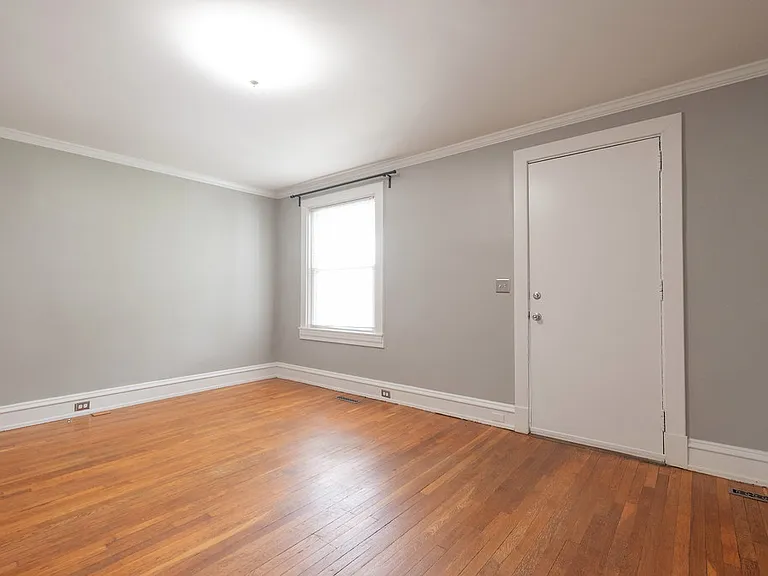 2606 Grayland Ave — Photo 4