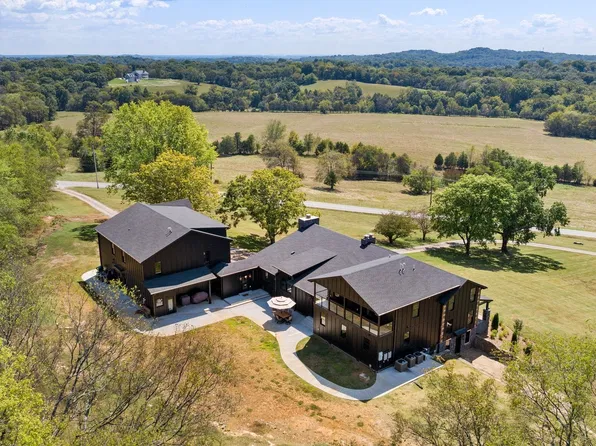 1554 Latimer Ln, Hendersonville, TN 37075
