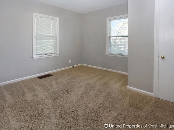 5th image of 1019 Edison Ave NW