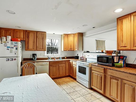 3rd image of 1258 Wilshire Dr
