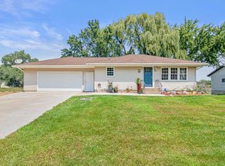 1001 Eastview Cir, Shakopee, MN 55379