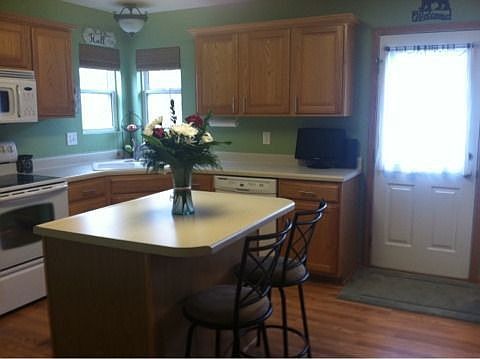 1st image of 3229 SW Townpark Cir