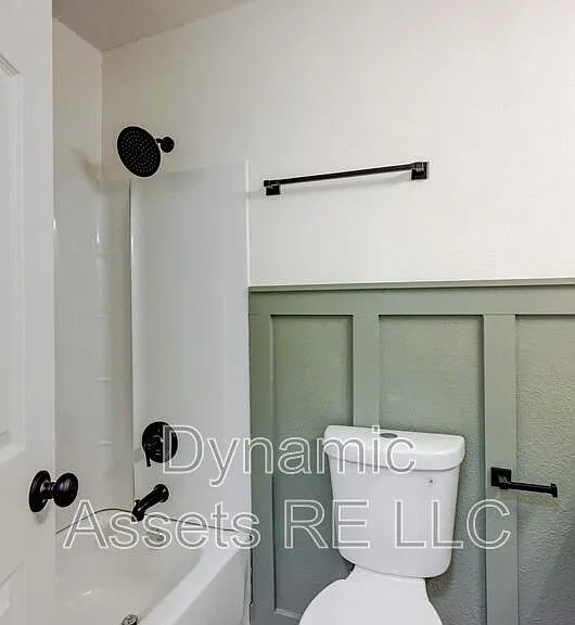 204 E 24th St — Photo 26