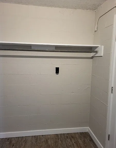 513 W Bowie St #C — Photo 11