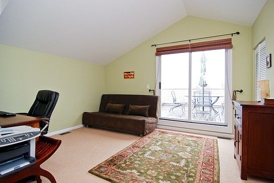 4th image of 1433 W Belle Plaine Ave APT 3E