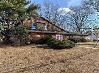 981 Old Town Rd, Coram, NY 11727
