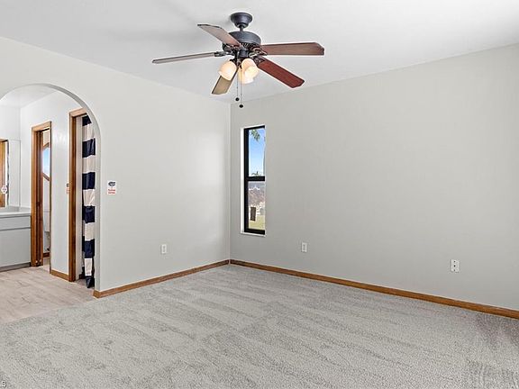 5th image of 1806 SE 2nd ST