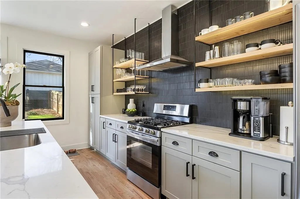 3 bed, 2.5 bath, 1608 sqft, $3,300 — Photo 1