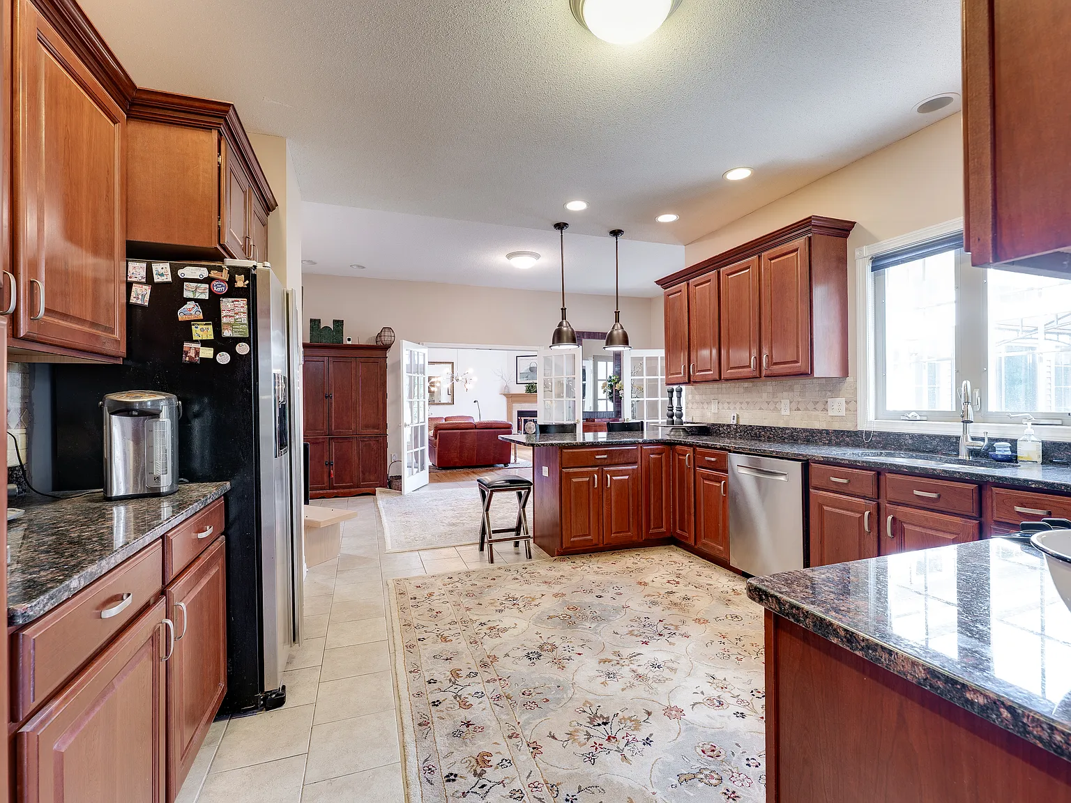 4 bed, 2902 sqft, $4,000 — Photo 2