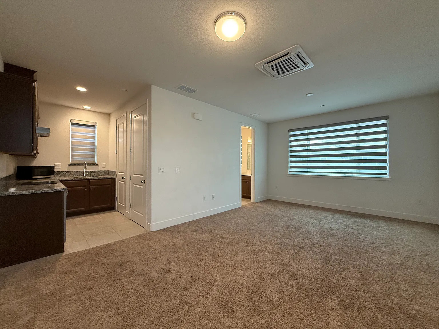 Studio, 550 sqft, $1,600 — Photo 3