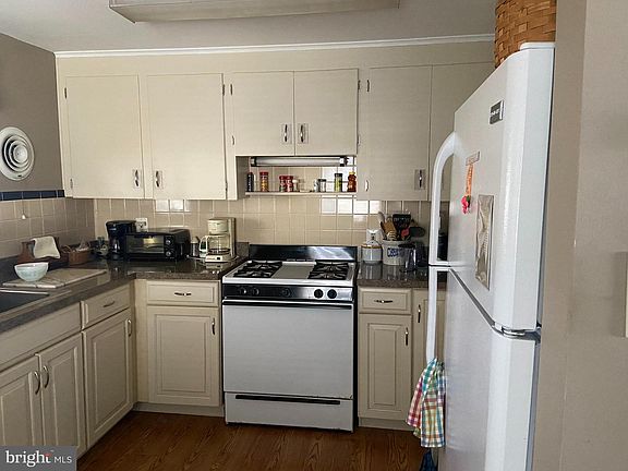 4th image of 1708 Barnegat Ave